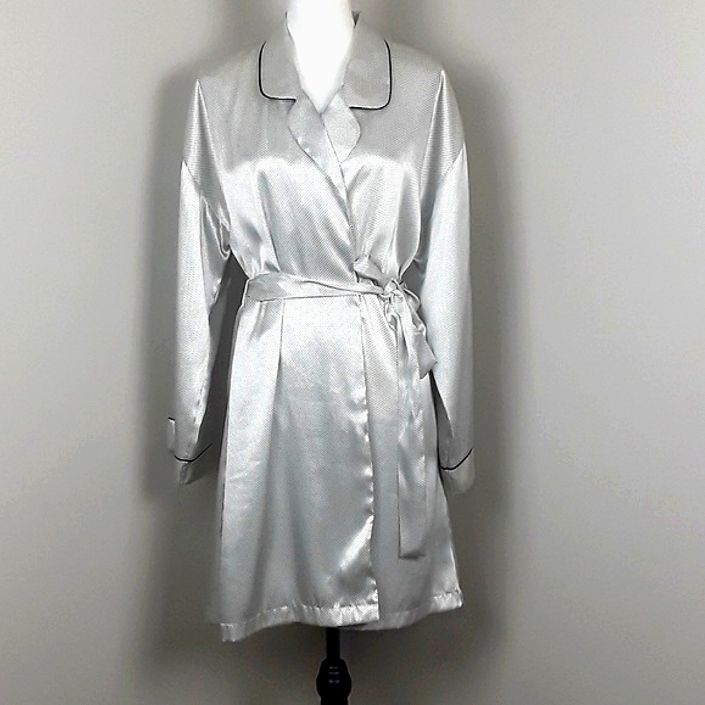 Jones New York Polka Dot Robe